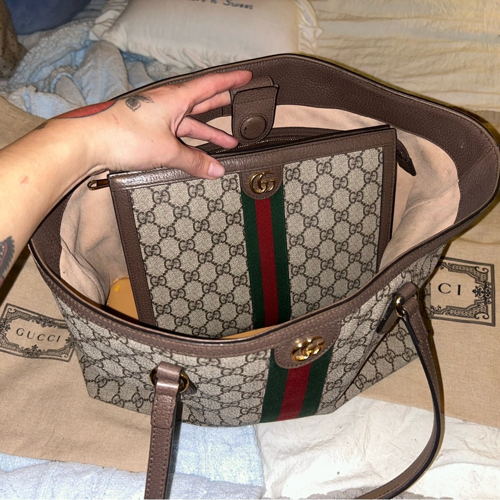 Gucci tote WITH POUCH